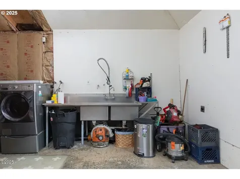 381 S Anderson Creek Road Lincoln City OR 97367