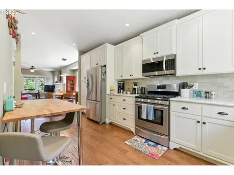 3328 SE Caruthers Street Portland OR 97214