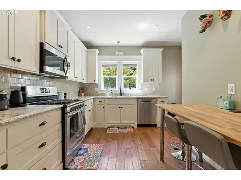 3328 SE Caruthers Street Portland OR 97214