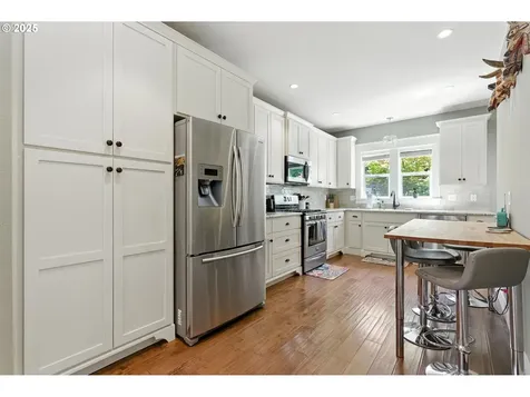 3328 SE Caruthers Street Portland OR 97214