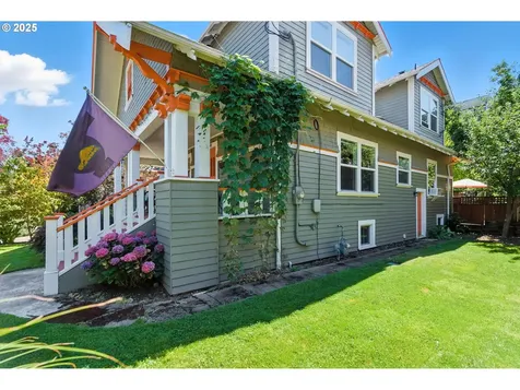 3328 SE Caruthers Street Portland OR 97214