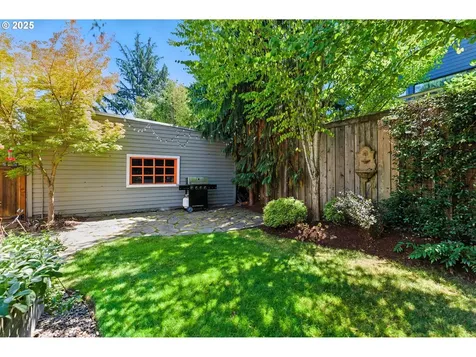 3328 SE Caruthers Street Portland OR 97214
