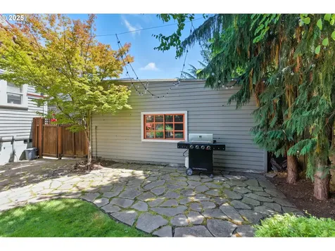 3328 SE Caruthers Street Portland OR 97214