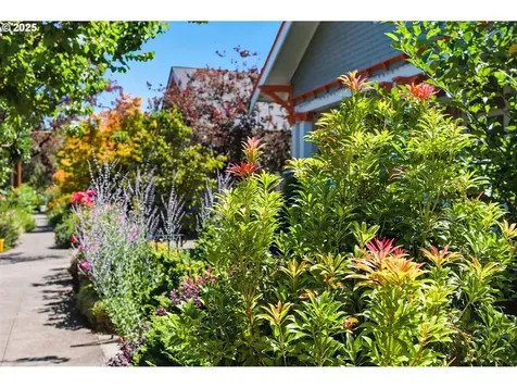 3328 SE Caruthers Street Portland OR 97214