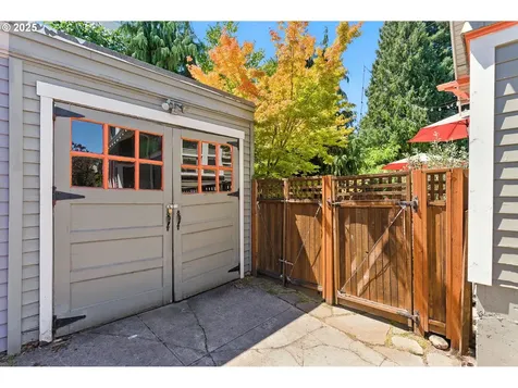 3328 SE Caruthers Street Portland OR 97214