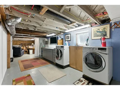 3328 SE Caruthers Street Portland OR 97214