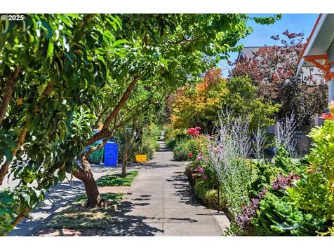 3328 SE Caruthers Street Portland OR 97214