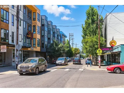 3328 SE Caruthers Street Portland OR 97214