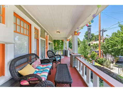 3328 SE Caruthers Street Portland OR 97214