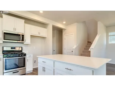 4932 Dilling Avenue NE Salem OR 97301