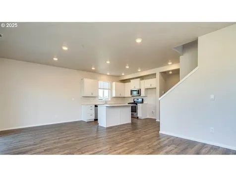 4932 Dilling Avenue NE Salem OR 97301