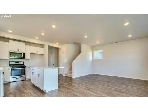 4932 Dilling Avenue NE Salem OR 97301