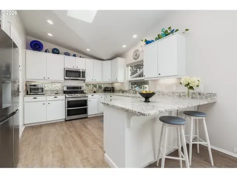 5725 El Mar Avenue Lincoln City OR 97367