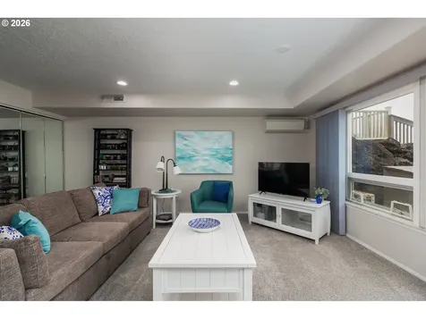 5725 El Mar Avenue Lincoln City OR 97367