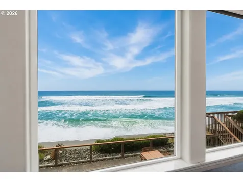 5725 El Mar Avenue Lincoln City OR 97367