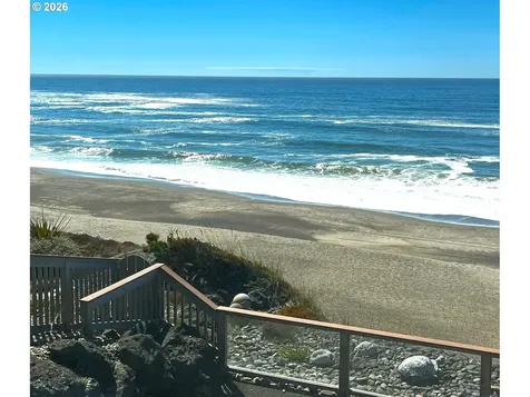 5725 El Mar Avenue Lincoln City OR 97367