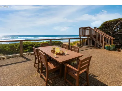 5725 El Mar Avenue Lincoln City OR 97367