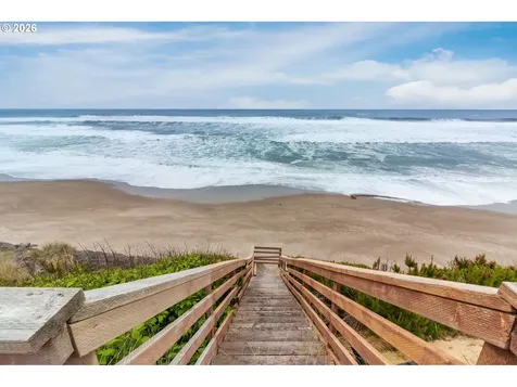 5725 El Mar Avenue Lincoln City OR 97367