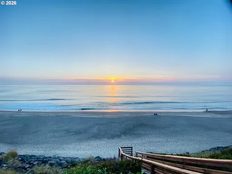 5725 El Mar Avenue Lincoln City OR 97367