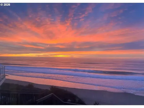 5725 El Mar Avenue Lincoln City OR 97367