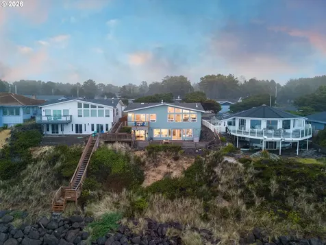 5725 El Mar Avenue Lincoln City OR 97367