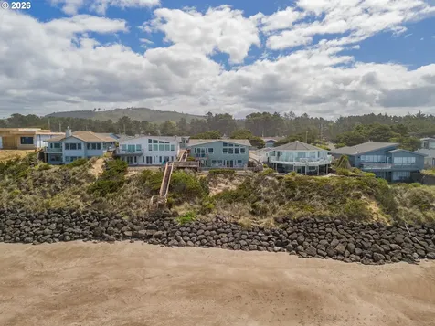 5725 El Mar Avenue Lincoln City OR 97367