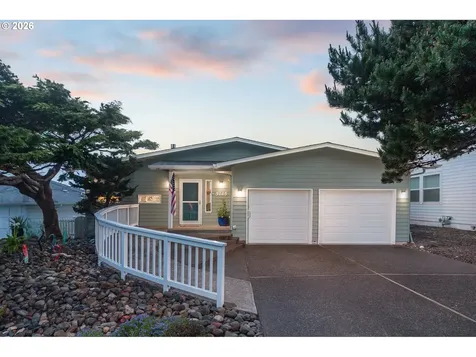 5725 El Mar Avenue Lincoln City OR 97367