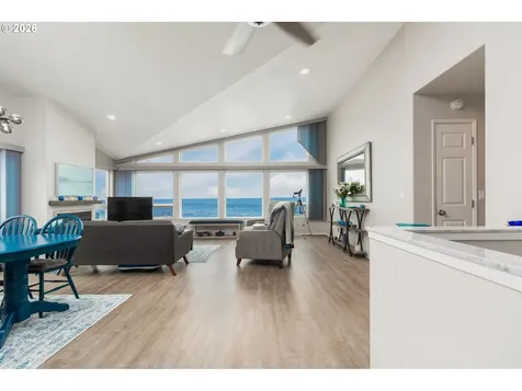 5725 El Mar Avenue Lincoln City OR 97367