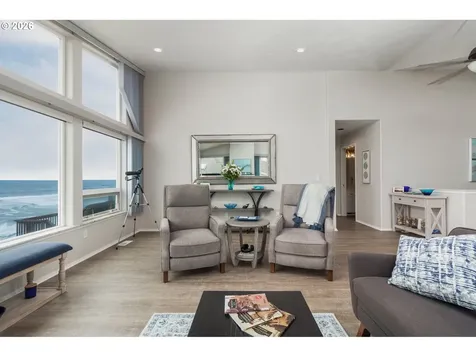 5725 El Mar Avenue Lincoln City OR 97367