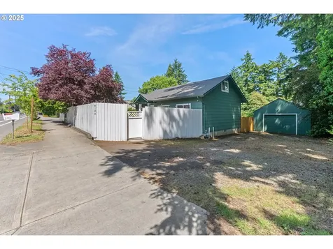4104 SE 136th Avenue Portland OR 97236