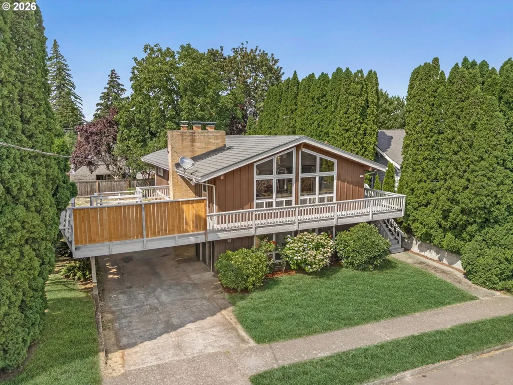 7647 SE Hawthorne Boulevard Portland OR 97215
