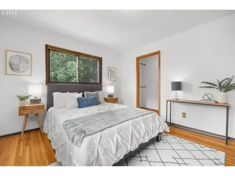 7647 SE Hawthorne Boulevard Portland OR 97215