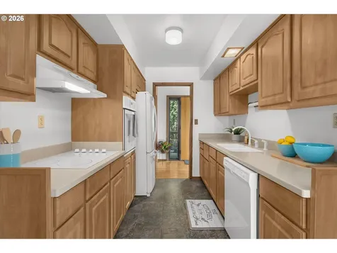7647 SE Hawthorne Boulevard Portland OR 97215