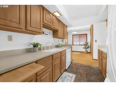 7647 SE Hawthorne Boulevard Portland OR 97215