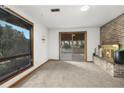 7647 SE Hawthorne Boulevard Portland OR 97215