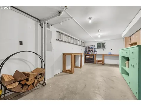 7647 SE Hawthorne Boulevard Portland OR 97215