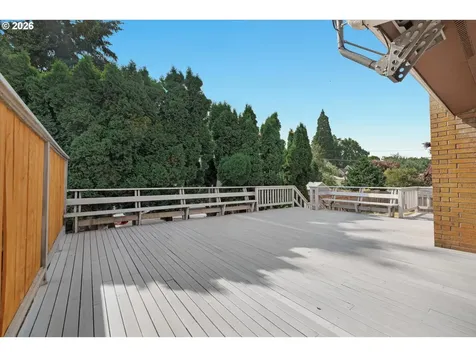 7647 SE Hawthorne Boulevard Portland OR 97215