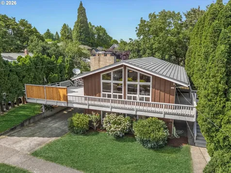 7647 SE Hawthorne Boulevard Portland OR 97215