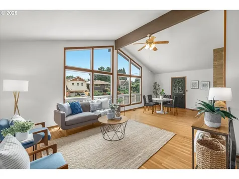 7647 SE Hawthorne Boulevard Portland OR 97215