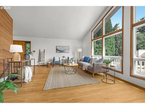 7647 SE Hawthorne Boulevard Portland OR 97215