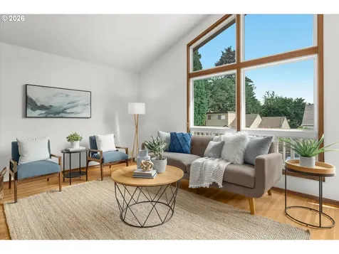 7647 SE Hawthorne Boulevard Portland OR 97215