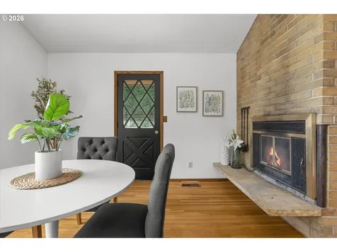 7647 SE Hawthorne Boulevard Portland OR 97215