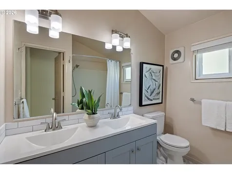 2293 Agate Street Eugene OR 97403