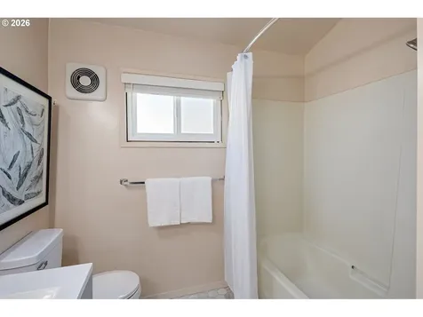 2293 Agate Street Eugene OR 97403