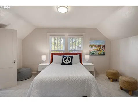 2293 Agate Street Eugene OR 97403
