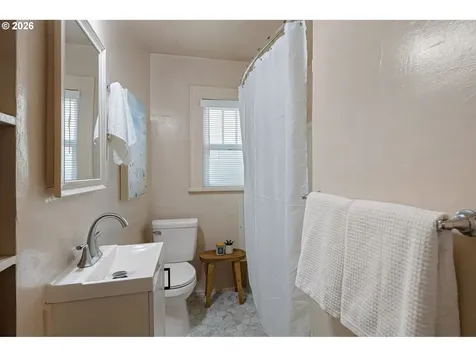 2293 Agate Street Eugene OR 97403
