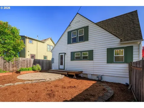 2293 Agate Street Eugene OR 97403