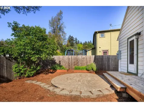 2293 Agate Street Eugene OR 97403