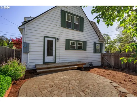 2293 Agate Street Eugene OR 97403