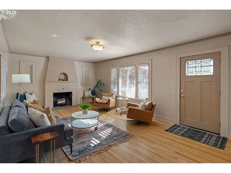 2293 Agate Street Eugene OR 97403